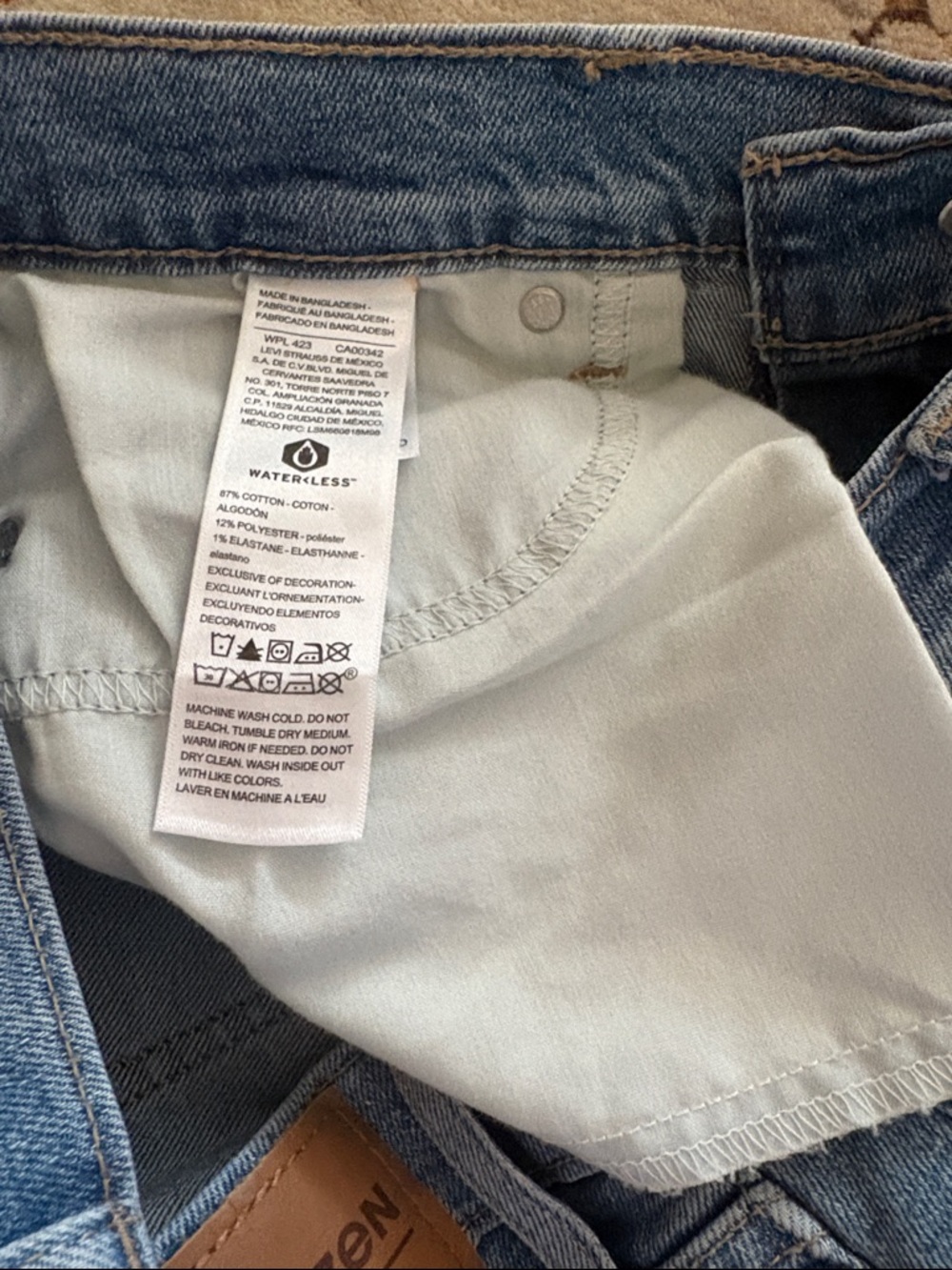 Denizen from Levi's Light Blue Denim 90s Loose Shorts - Picture 8 of 9